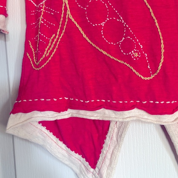 Komodo Asymmetrc Hem Embroidered Pink Tee - Picture 2 of 12